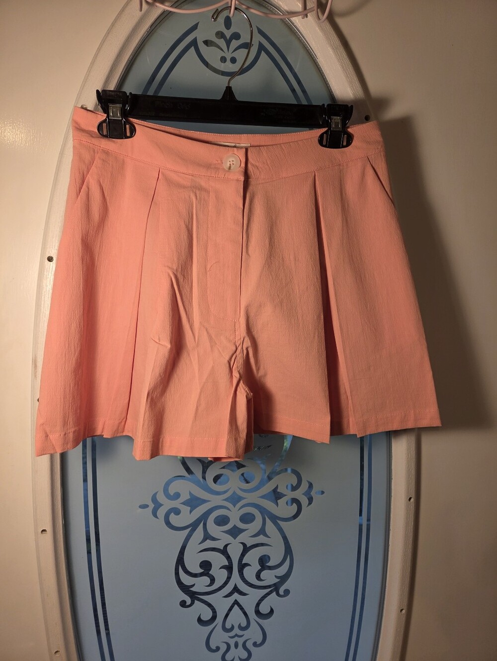 easel Peach Pleated Shorts With Pockets